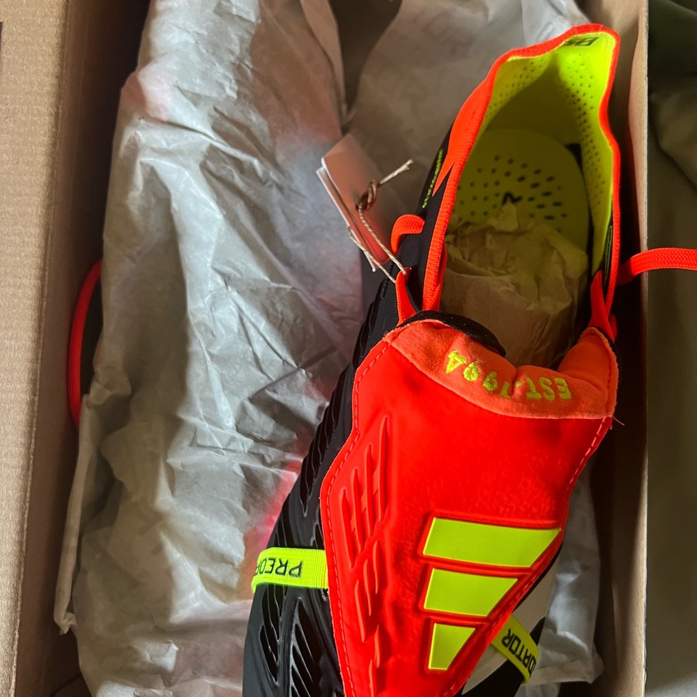 Adidas Predator Cleats - Picture 6 of 6